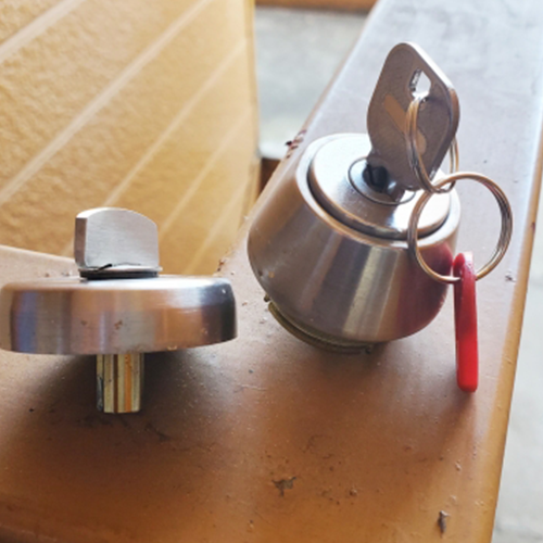 玄関の鍵交換は自分でもできますか？