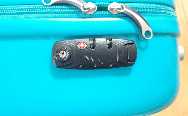 スーツケースのダイヤル開錠のやり方