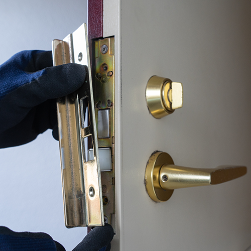 鍵が開かないときは自分で対処しても大丈夫ですか？