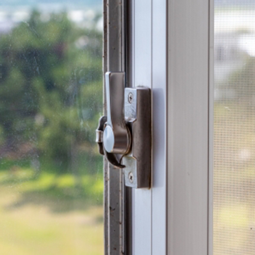 Q1.古いクレセント錠でも施錠として十分ですか？