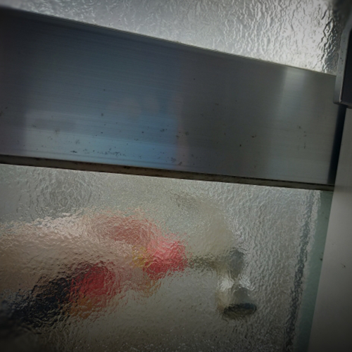 Q3.防犯フィルムと補助錠、どちらを優先したほうがいいですか？