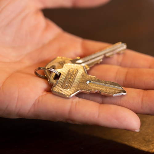 Q1.タキゲンの鍵番号（○○番）は一般の鍵屋でも複製できますか？