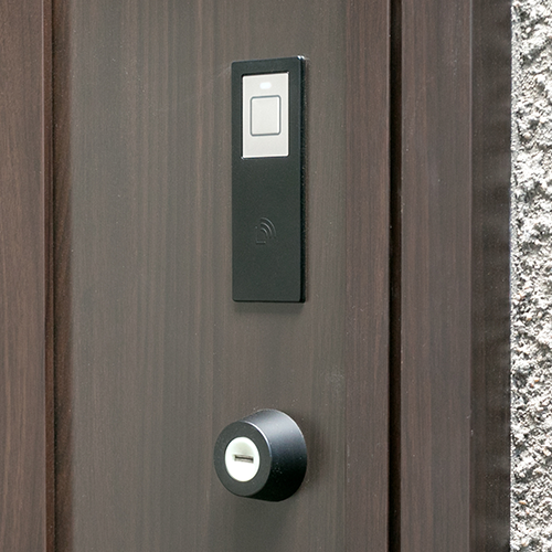 鍵を後付けするとドアの見た目は大きく変わりますか？